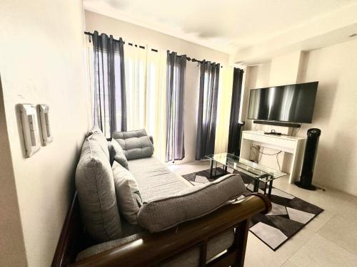 TV a/nebo společenská místnost v ubytování Matina Enclaves Residences