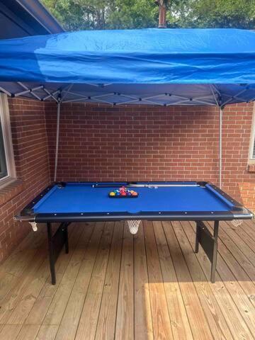 Instalaciones para jugar ping pong en Serenity Love o alrededores