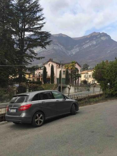 a silver car parked on the side of a road at Casa Ambra, 50m vom Comer See, 2 private Parkplätze in Tremezzo
