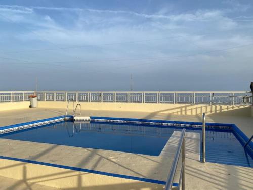 Bazén v ubytování Apartamento con ubicación TOP nebo v jeho okolí