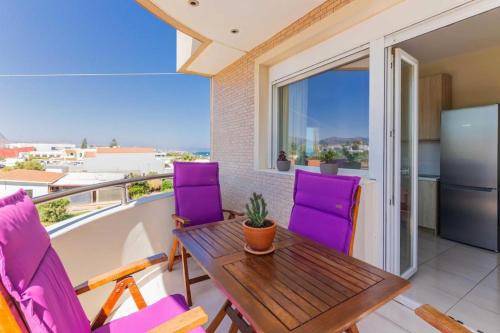 Balkoni atau teres di Spacious And Modern Apartment