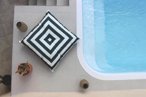 a bath tub with a pillow and a swimming pool at Hostal Benalup Atalaya in Benalup Casas Viejas