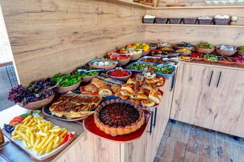 Makanan di atau berdekatan hotel