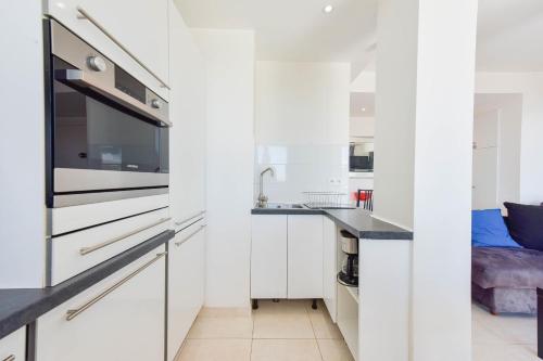 Cozy top-floor 2-Br apartment terrace and sea view