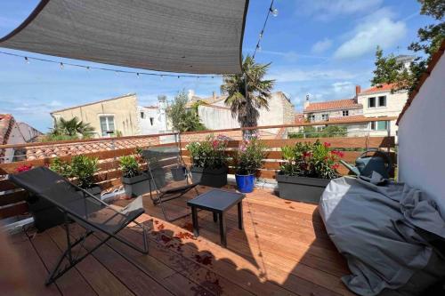 T3 on the port with rooftop and parking