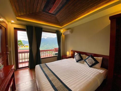 Postel nebo postele na pokoji v ubytování Botanic Sapa Hotel