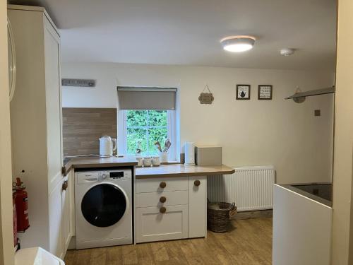 Η κουζίνα ή μικρή κουζίνα στο Annie's Cottage