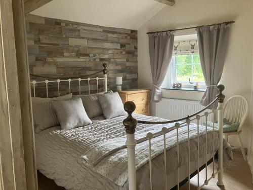 Ένα ή περισσότερα κρεβάτια σε δωμάτιο στο Annie's Cottage