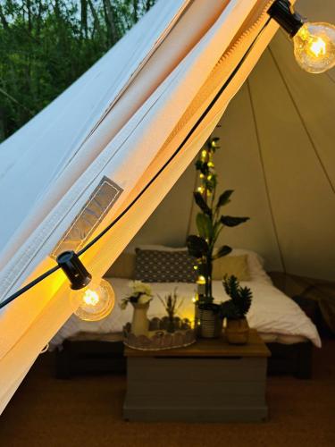 Ένα ή περισσότερα κρεβάτια σε δωμάτιο στο Ash Bell Tent