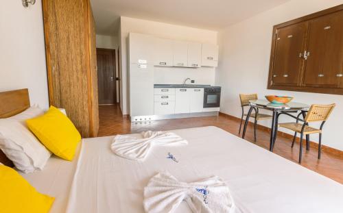 Η κουζίνα ή μικρή κουζίνα στο Porto Antigo Hotel BB