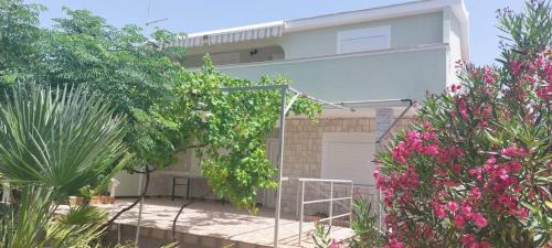 Κήπος έξω από το Apartments Gašparić