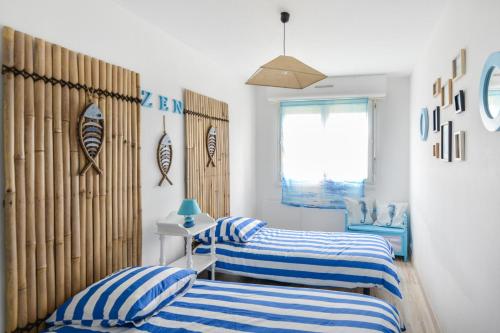 Postel nebo postele na pokoji v ubytování Pégase Bleu - A 500m de la plage