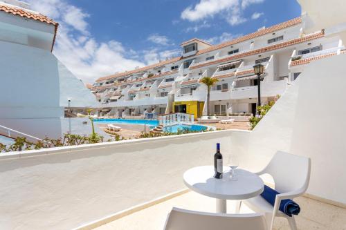 Home2Book Cute Apt, Pool & Terrace Las Américas