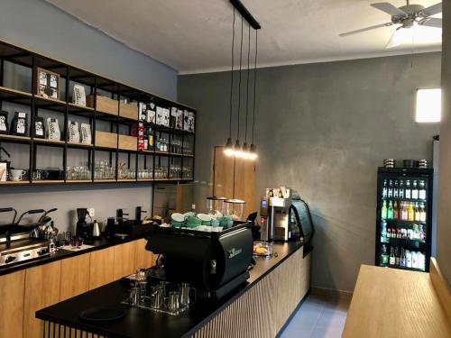 Příslušenství pro přípravu čaje a kávy v ubytování Black Style ROOMS Moravske namesti