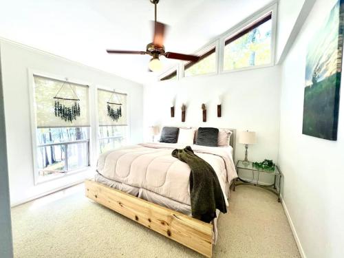 a bedroom with a bed in a room with windows at Cabin Nestled on Skiers Cove South Toledo Bend Lake 3 bedroom-5 beds in South Toledo Bend
