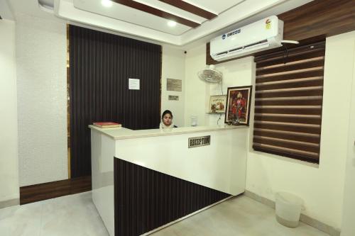 Gallery image of Hotel KANDA CONTINENTAL 50 Mtr from golden temple in Amritsar