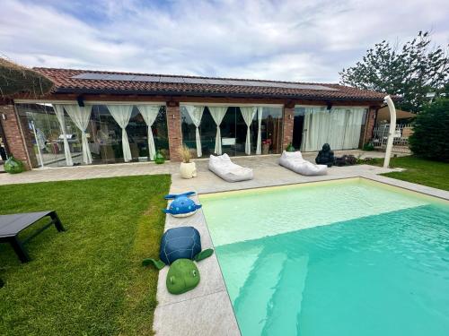 a swimming pool in the yard of a house at Family Relais La Magnolia in Villanova dʼAsti