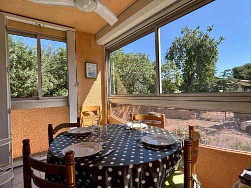 Appartement cosy à 100m de la plage avec piscine, parking privé et loggia vitrée - FR-1-225-706