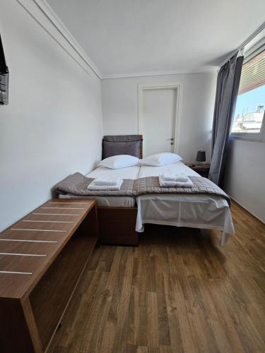 Ένα ή περισσότερα κρεβάτια σε δωμάτιο στο Koukoufli Penthouse 2BDS