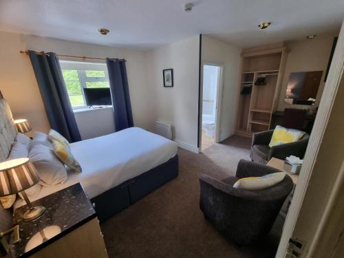 Cama o camas de una habitación en Skelwith Bridge Hotel