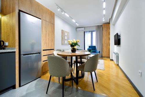 Kuchyň nebo kuchyňský kout v ubytování CheckInn Apartments
