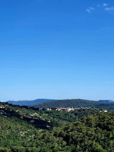 Photo de la galerie de l'établissement L'Oustalou,nature et tranquillité, à Claviers