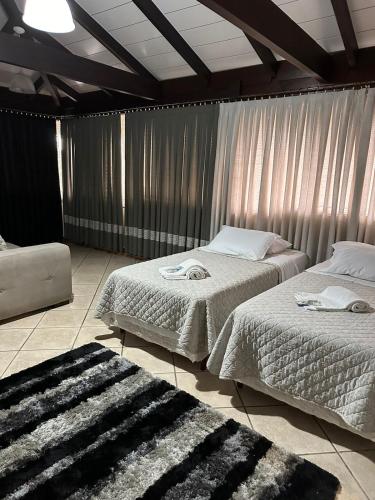 Katil atau katil-katil dalam bilik di Hotel Vila Germânica