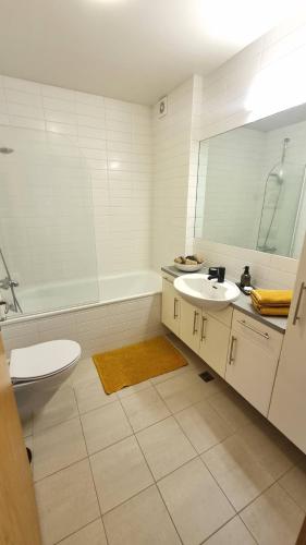 Ένα μπάνιο στο K30 5-6 pers apartment near University