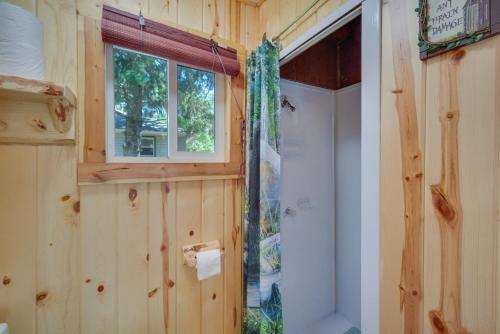Φωτογραφία από το άλμπουμ του Lakefront Cabin with Dock, Fire Pits in Danbury! σε Danbury