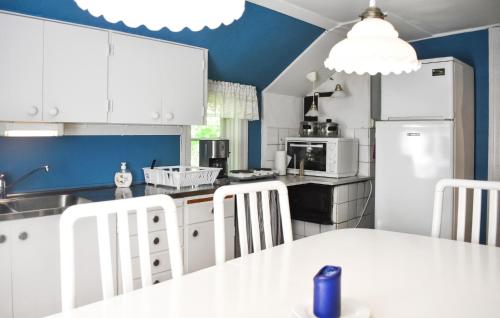 Η κουζίνα ή μικρή κουζίνα στο 1 Bedroom Cozy Home In Mörrum