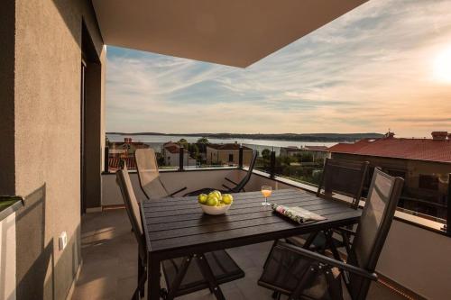 Two berdooms apartment with sea view