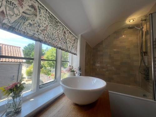 Ένα μπάνιο στο Rose Cottage Darsham - Suffolk Coastal