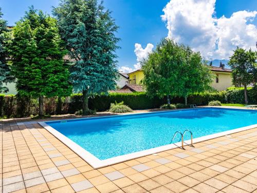 Bazén v ubytování Apartment Chicca by Interhome nebo v jeho okolí