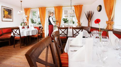 En restaurant eller et andet spisested på Landgasthof Löwen