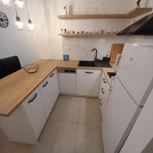 Kuchyň nebo kuchyňský kout v ubytování EmZa Sea View Apartment
