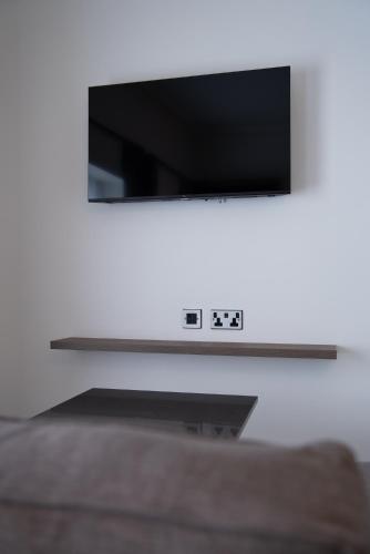 TV a/nebo společenská místnost v ubytování The Cae Mor Hotel