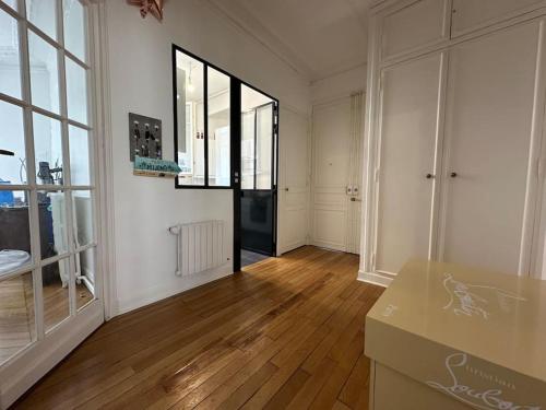 Photo de la galerie de l'établissement Place de l'Etoile 200 meters away!, à Paris