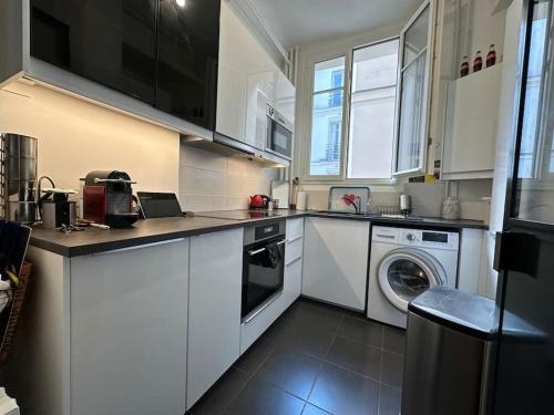 Photo de la galerie de l'établissement Place de l'Etoile 200 meters away!, à Paris