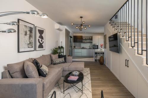 Elegant CASA ARIA with 2 gardens and BBQ facilities