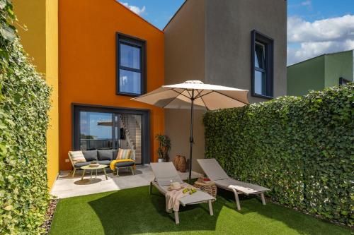Elegant CASA ARIA with 2 gardens and BBQ facilities