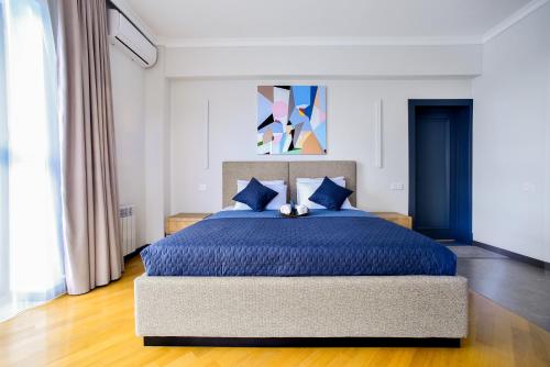 Postel nebo postele na pokoji v ubytování CheckInn Apartments