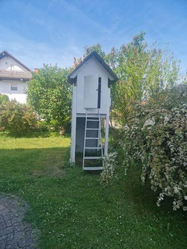 Κήπος έξω από το Schöne Wohnung mit Terrasse nahe Schweizer Grenze