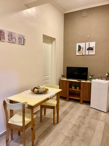 a living room with a table and a television at Espectacular Departamento en Vicente Lopez ,Avenida San Martín 2248 in Vicente López