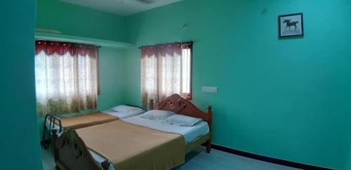 Postel nebo postele na pokoji v ubytování Bamboo Holiday Resort & Homestay Yercaud