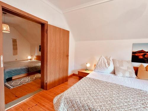 Ein Bett oder Betten in einem Zimmer der Unterkunft CHILLHAUS Pear Mountain