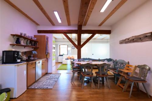 Η κουζίνα ή μικρή κουζίνα στο Ferienwohnung bei Memmingen - Bauernhof in Benningen