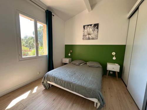 Ένα ή περισσότερα κρεβάτια σε δωμάτιο στο Charmant appartement T2 au coeur des vignes