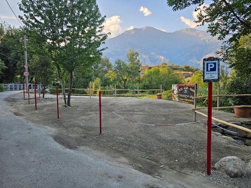 a parking lot with a gate and a parking sign at Agrihouseross in Mattie