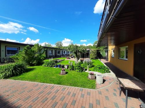 a yard with a bench next to a building at Guesthouse Männiku in Pärnu