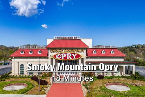 New Luxury Cabin with Stunning MountainVIEWS,HotTub, FirePit, FirePlace,2 KingBeds, 2 CoveredDecks,BBqGrill, ShuffleBoard and Pool Access photo 20